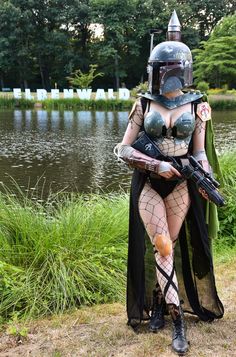 Mandalorian Costume Women, Female Mandalorian, Female Cosplay Ideas, Boba Fett Cosplay, Boba Fett Mandalorian, Starwars Mandalorian, Boba Fett Costume, Mandalorian Costume, Warrior Armor