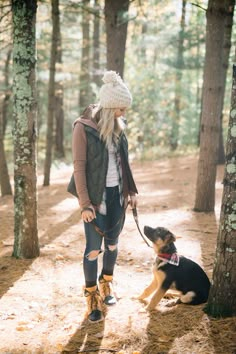 Morning Hikes & Best Outdoor Clothing // Mom Style // Fall Style for Moms // Outdoor Clothing for Busy Moms // Winter Fashion Ideas for Moms // Winter Style Tips // Lynzy & Co. Sorel Outfit, Rustic Lifestyle, Aw Outfits, Dog Walking Outfit, Mom Style Fall, Comfort Clothing, Gsd Puppy, Look Grunge, Skirt Diy