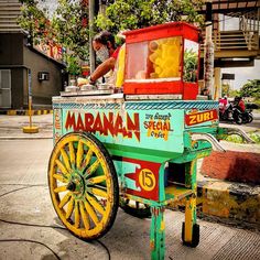 an old fashioned ice cream cart on the street