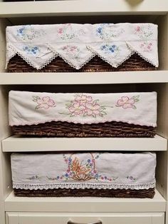 Vintage Handkerchiefs Crafts, Embroidery Cases, Handkerchief Crafts, Doilies Crafts, Scrap Fabric Crafts, Basket Liners, Repurposed Vintage, Vintage Handkerchiefs, Linens And Lace