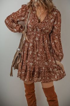 Material 100%Polyester Size S-XL Style Casual Pattern Floral Occasion Daily 🌸 Embrace a romantic and whimsical vibe with this puff sleeve dress. 🌼 The delicate floral print gives a bohemian-inspired charm to your look. 🎀 Ruffle trim details add a feminine flair, enhancing the overall dress design. Size Chart (INCH) Size Bust Waist Hem Shoulder Sleeve Length S 37.8 25.6 52.5 14.4 23.8 33.9 M 40.2 27.6 55.1 15 24.2 34.6 L 42.5 29.5 57.7 15.6 24.6 35.4 XL 45.7 32.3 61.1 16.4 25 36.2 Sew Winter Clothes, Senior Style, V Neck Mini Dress, Boho Mini Dress, Puff Sleeve Dress, Boho Floral Dress, Teacher Outfits, Trendy Fall, Fashion Hair