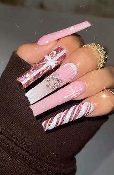 christmas holiday nails Holiday Long Acrylic Nails, Christmas Nail Ideas Stiletto, Christmas Nails Long Stiletto, Christmas Long Nails, Christmas Nails With Bow, Christmas Nails Baddie, Christmas Bling Nails, Christmas Stiletto Nails, Stiletto Christmas Nails