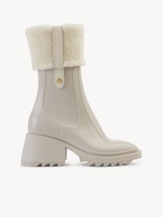 Ankle boots Rainy Weather Ankle Boots, Winter Ankle Rain Boots With Lug Sole, Leather Rain Boots For Winter, White Winter Boots, Chloe Boots, White Ankle Boots, Winter Mood, Ankle Rain Boots, Wellington Boot