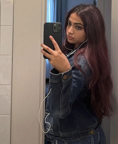 Red Hair Indian, Wine Red Hair Color, Dark Burgundy Hair, Pelo Chocolate, Hair Jazz, Indian Hair Color, Hair Color For Brown Skin