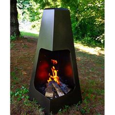 an outdoor fire pit in the middle of some grass