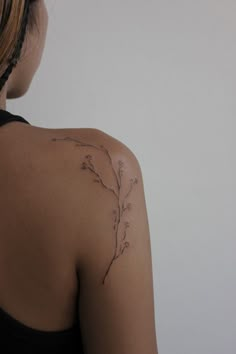 botanical tattoo twig leaves flowers arm tattoo girly abstract tattoos Minimalistic Tattoos, Earthy Tattoos, Tattoo Aesthetic, Upper Arm Tattoos, Petite Tattoos, Back Of Shoulder Tattoo, Tattoo Ideas For Women, Stylist Tattoos, Shoulder Tattoos For Women