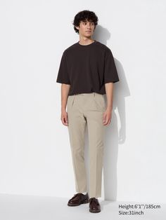 Uniqlo Men Outfit, Mens Pleated Pants, Uniqlo Men, Pleated Trousers, Pleated Pants, Styling Ideas, Mens Trousers, Casual Fits, Uniqlo