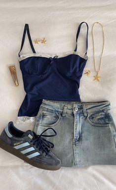 Starfish Necklace Gold, Adidas Spezials, Clean Girl Outfit, Starfish Ring, Outfit Inspo Summer, Outfit Inspo Casual, Cute Preppy Outfits, Simple Trendy Outfits, Cute Everyday Outfits