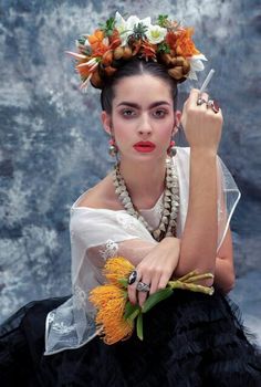 Frida Impersonators Freida Kahlo, Frida Art, Birthday Outfit For Women, Shotting Photo, Photographie Portrait Inspiration, Mexican Party