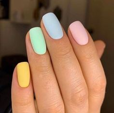 Unghie estate 2021: i colori immancabili per la bella stagione Acrylic Nails Pastel, Multicolored Nails, Pastel Nails Designs, Nagellack Trends, Nails Nude, Nails White, Nails Spring, Nails Almond