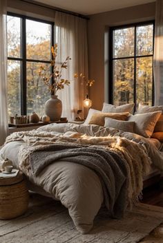 #girlsroom #bedroomideas #dormdecor #bohobedroom #bohochic #homedecortips Chill Cozy Bedroom, Full Bedroom Decor Ideas, Interior Cozy Design, Cozy Simplistic Bedroom, Warm Bedroom Furniture, Brown Aesthetic Bedroom Ideas Cozy, Character Bedroom Ideas, Cozy Taupe Bedroom, Western Fall Bedroom