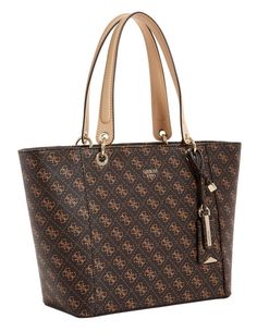 GUESS KAMRYN TOTE IN Q LOGO PVC, VACHETTA TRIM. PALE SHINY GOLD HARDWARE. Logo Tote Bag, Brown Logo, Body Trim, Browning Logo, Fashion Magazines, Purse For Women, Tote Purse, Louis Vuitton Bag Neverfull, Bags Backpacks