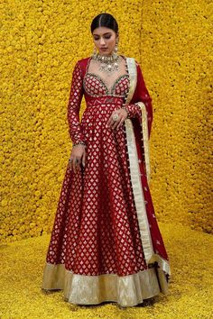 Mahima Mahajan, Chanderi Anarkali, Anarkali Designs, Trendy Outfits Indian, Anarkali Dress Pattern, Indian Dresses Traditional, Traditional Indian Outfits, Indian Gowns Dresses, Designer Party Wear Dresses