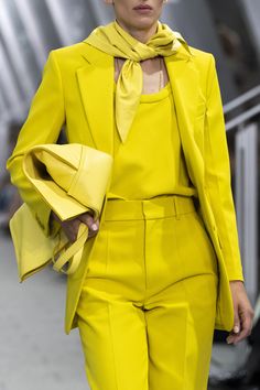 Yellow Suit, Yellow Clothes, Fashion Week Spring 2020, Couture Mode, Yellow Outfit, Mode Inspo, 가을 패션, Yellow Fashion, Fashion 2020