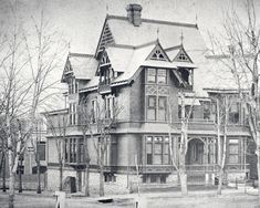 an old house with many windows and balconies on the top floor is shown in black and white