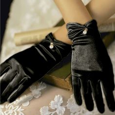 1pair French Vintage Black Pearl Gloves Nwt Pearl Gloves, Wedding Dress Gloves, Pearl Wedding Accessories, Satin Gloves, Short Gloves