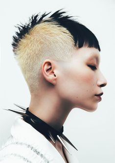 2021年度受賞作品・大会情報｜JHA ジャパン・ヘア・ドレッシング・アワーズ公式サイト Goth Haircut, Style Thick Hair, Goth Hairstyles, Curly To Straight, Haircut 2024, Bangs For Round Face, Goth Hair