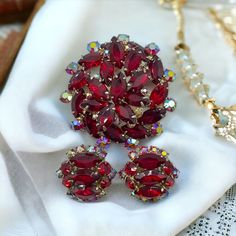 Vintage Juliana D&E Large Red Crystal Rhinestone Wreath Flower Brooch Pin Earrings Parure Set In Pre-Owned Condition. Have Wear And Tear Due To Use And Age (Zoom Photo To See Details). Size: Brooch 2.25”Diameter, Earrings 1”X 1”. Signed: No. Sold As Is. No Refund. All Display Items Are Not Included. A Great Piece To Add On Your Collection. Wonderful Gift For Ones Who Love Collecting Antique/Vintage Items. Item Might Show Some Wears Consistent With Age And Use. I Believe This Will Add More Charm To Your Collection. I Still Have A Tons Of #Antique #Vintage Collectibles Listed In Our Store. Browse Around, Purchase More! I’m Glad To Combine Shipping! Thank You For Stopping By! Red Brooch Jewelry For Formal Occasions, Red Jeweled Earrings For Wedding, Red Formal Costume Jewelry Brooches, Red Brooch For Jewelry Making, Red Rhinestone Brooches For Wedding, Red Costume Jewelry Brooch, Vintage Red Wedding Brooches, Vintage Red Jewelry With Rhinestones, Red Rhinestone Wedding Brooches