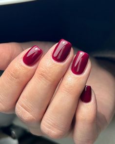 Unghie squadrate o a mandorla💅🏻quali preferire?🤔 Wine Vibes, Elegant Nails, Xmas Nails, French Manicure, Winter Nails, Red Nails, Christmas Nails, Beauty Skin, Red Wine