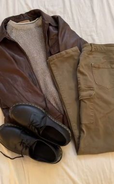 Essentials Outfit, Men Essentials, Dark Academia Fashion, Downtown Outfits, Academia Fashion, Love Books, Guys Clothing Styles, Mens Outfit Inspiration, Fashion For Men