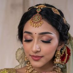 Bride Eye Makeup, Indian Eye Makeup, South Indian Makeup, Indian Makeup Looks, Indian Eyes, Hair Style On Saree, Indian Wedding Makeup, Indian Bride Makeup, Bridal Makeup Images