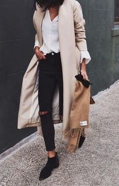 Walking Down The Street, Monochromatic Outfit, Minimalist Capsule Wardrobe, Looks Street Style, Mode Inspo, Tomboy Fashion, Casual Winter Outfits, 가을 패션, Looks Style