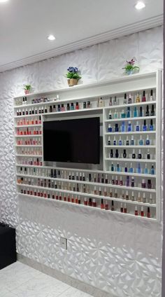 Lindo Salon Interior Design Ideas, Nail Room Ideas, Nail Salon Interior Design, Beauty Salon Interior Design, Polish Organization, Nail Salon Interior, Beauty Room Salon, Hair Salon Design, Hair Salon Interior