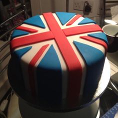 a cake decorated with the flag of england