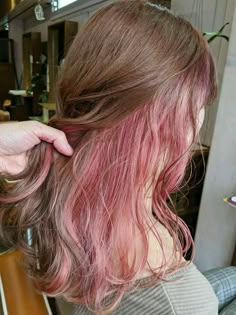 Light Peekaboo Hair, Light Pink Underdye Hair, Pink Underside Hair, Light Brown Hair With Pink Underneath, Light Pink Underneath Hair, Brown Hair With Pink Underneath, Undercolor Hair Ideas, Pink Underdye Hair, Pink Underneath Hair