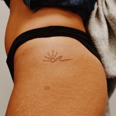 Sun Wave 2-Week-Tattoo Inkster Tattoo Sonne, Beachy Tattoos, Om Tattoo, Cute Tattoos For Women, Discreet Tattoos, Sun Tattoo