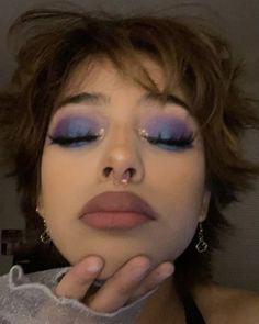 Cool Simple Makeup, Colorful Grunge Makeup, 90s Rave Makeup, Whimsigoth Makeup, Eccentric Makeup, Artsy Makeup Look, Unique Eye Makeup, Artsy Makeup