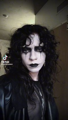 Gothic Men Makeup, Goth Makeup Looks Men, Male Trad Goth Makeup, Gothic Face Paint, Men Goth Makeup, Corpse Paint Men, Gothic Makeup Men, Goth Men Makeup, Trad Goth Makeup Tutorial