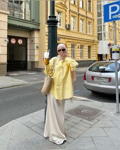 Yellow Shirt Outfit Hijab, Modest Fashion Ideas, Mango Bubble Tea, Street Style Hijab, Pinterest Summer, Stylish Outfits Casual, Ootd Poses