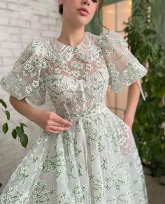 Teuta Matoshi Dresses, Printing Flowers, Banquet Dress, Banquet Dresses, Dress Robes, Lace Gown, Prom Gown