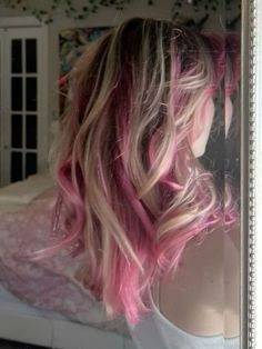 Pink Chunky Highlights, Lavender And Blonde Hair, Pink And Blonde Hair, Chunky Highlights, Video Tiktok, Hair Inspiration Short, Hair A, Dyed Hair, Hair Inspo