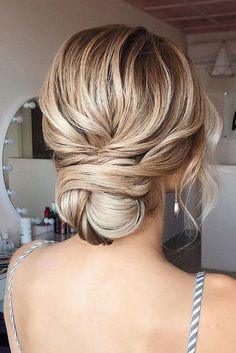 Bridesmaid Updo For Medium Hair, Simple Updos For Medium Hair Wedding, Wedding Updos For Medium Hair, Gala Hair, Formal Hairdos, Textured Bun, Hair Elegant, Hair 2022, Wedding Updos