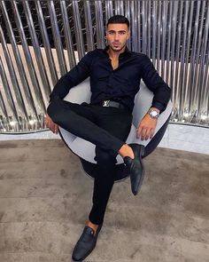 Mafia Style Men Boss, Mens Black Shirt Outfit, Fancy Date Night Outfit Men, Total Black Outfit Men, All Black Fits Men, All Black Wedding Guest Outfit, Black Men Date Night Outfit, Mens Date Night Outfit