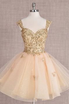 Champagne Dresses Quinceanera Damas, Gold Dress Damas, Sweet 16 Dresses With Sleeves, Gold Short Dress Quince, Gold Court Dresses, Pink And Gold Dama Dresses, Cream Dama Dresses, Quinceanera Dama Dresses Gold, Damas Quinceanera Dresses