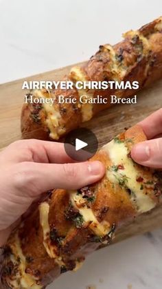 Airfryer Brie, Sourdough Baguette, Festive Bread, Savory Breads, Easy Delicious Dinners, Recipes Bread, Garlic Bread Recipe, Butter Honey, Airfryer Recipes