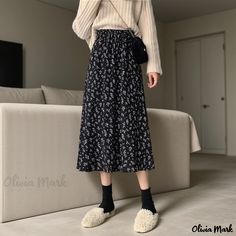 Olivia Mark - Floral Print Midi Skirt: Elegant and Timeless Clothes Y2k Grunge, Aesthetic Clothes Y2k, Elegant Summer Dress, Skirt Cottagecore, Grunge Preppy, Pleated Fashion, Preppy Skirt, Elegant Summer Dresses, Skirt Korean