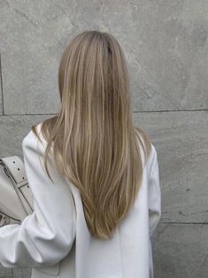 Cool Toned Blonde Hair, Hair Lightener, Perfect Blonde Hair, Rambut Brunette, Dark Blonde Hair Color, Beige Hair, How To Lighten Hair