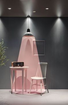 Composto pelas cores: 

Lápis preto- 60%
Veludo rosa- 30%
Verde colina- 10% Ruangan Studio, Homemade Modern, Boutique Interior, Industrial Lighting, Booth Design