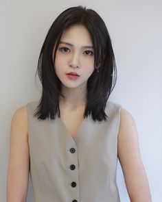 Asian Collarbone Hair, Japanese Medium Hair, Long Bob Asian, Asian Lob Haircut, Asian Medium Length Hair, Haircuts For Medium Length Hair Layered, Side Part Hairstyle, Straight Short Hair, Collarbone Length Hair