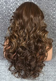 Curly Hair Fade, Rare Colors, Curly Wavy Hair, Caramel Hair, Hair Color Auburn, Hairstyles For Layered Hair, Brown Hair With Highlights, School Looks, Hairdo For Long Hair