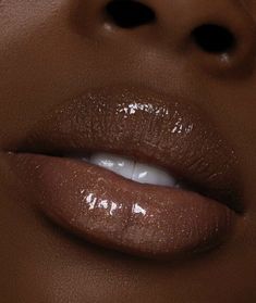 Girls Lip Gloss, Dose Of Colors, Dark Skin Makeup, Perfect Makeup, Summer Makeup, Colorful Makeup, Makeup Trends, Skin Makeup