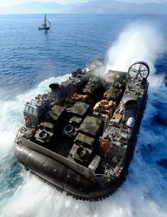 Hover Craft, Navy Boat, Military Crafts, Model Warships, Us Navy Ships, Bataan