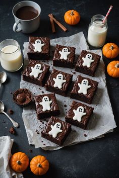 A photo of a  Ghostly Ganache Brownies which is a type of Halloween Brownies Halloween Themed Brownies, Halloween Food Photoshoot, Halloween Dessert Brownies, Halloween Brownies Ideas, Brownie Decorating Ideas, Spooky Brownies, Backen Halloween, Brownie Halloween, Brownies Aesthetic