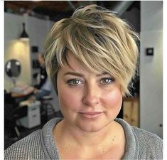 Pixie Plus Size, Pixie Cut For Round Face Plus Size, Cabelo Plus Size, Plus Size Haircut Double Chin, Shay Hair, Short Hair Plus Size, Pixie Cut Round Face, Chubby Face Haircuts, Short Hair Cuts For Round Faces