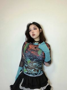 𝔇𝔢𝔱𝔞𝔦𝔩𝔰: Style: Darkwear, Streetwear, Gothic, Y2K Material: Spandex (Stretchable) This mesh top features a graffiti pattern and green patchwork sleeves, which can be your inspiration for making a y2k look. With its stretchy fabric, this top can perfectly fit your body and help you become more confident when going out. Get free shipping with a purchase of over 80 $ at our store SIZE LENGTH CHEST SLEEVE WAISTS 21 in 32 in 26 in 26 inM 21 in 33 in 27 in 28 inL 22 in 35 in 27 in 29 inItem mea