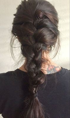 Messy French Braid Hairstyles, Braid Messy Hairstyles, Messy Braid Medium Hair, Plaits Medium Length Hair, Hair Braid Medium Length, Black Hair Styles Medium Length, Braid Styles For Medium Length Hair, Messy French Braids Aesthetic, Medium Length Hair Styles With Braid